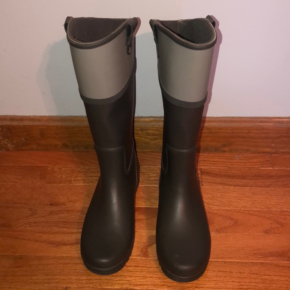 Medium length Sperry Rain Boots